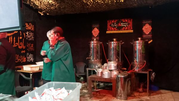  برپایی موکب و چایخانه جوانان مهدوی (عج) در شهرستان نیشابور