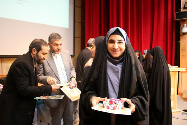 جلوه‌هایی از همایش تقدیر از دختران فعال در هیات‌های دانش‌آموزی قم