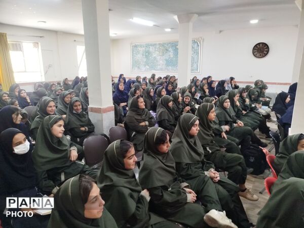 جلسه گفتمان دینی در دبیرستان نمونه وکیلی ۱۰