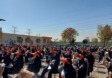 برگزاری جشن عاطفه‌ها در دبیرستان ریحانه النبی باقرشهر 