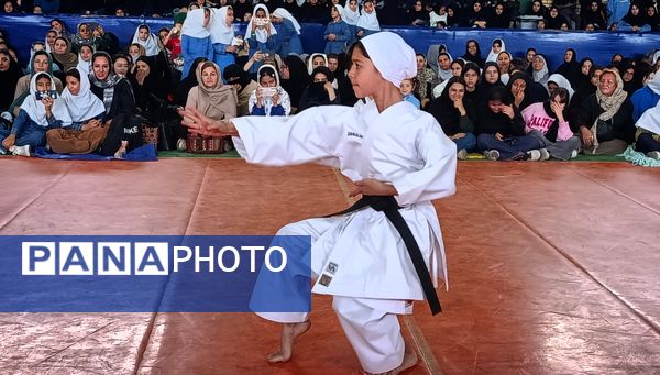 اجتماع ۳۰۰۰نفری دختران حاج قاسم به مناسبت ولادت حضرت معصومه(س) و روز دختر در شهرستان ملارد 