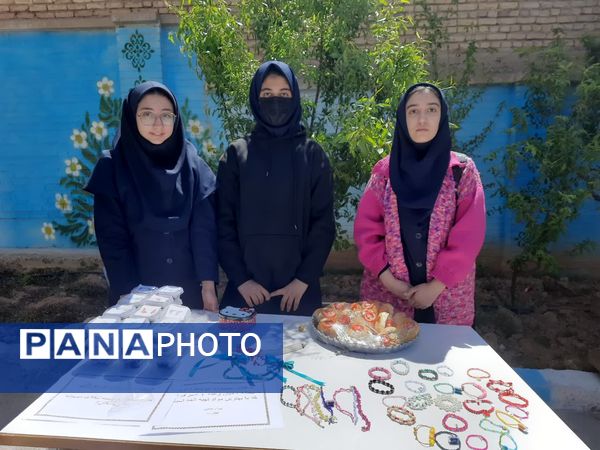 بازارچه کسب‌ و کار با هدف کارآفرینی در آموزشگاه نورایمان