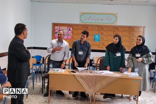 نمایش توانمندی دانش‌آموزان در جشنواره نوجوان خوارزمی