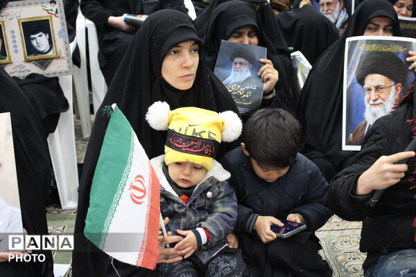 بیعت بانوان مؤمن همدانی با رهبر معظم انقلاب اسلامی 