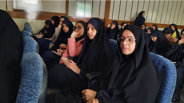 اولین نشست روسای تشکل‌های دانش‌آموزی مدارس سمپاد استان در دبیرستان فرزانگان ۲دوره دوم ناحیه۷ مشهد 