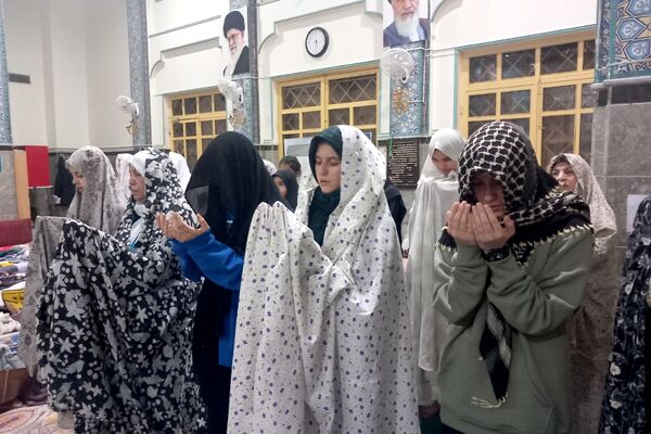 مراسم معنوی اعتکاف دانش‌آموزی دختران دبیرستان ارمغان