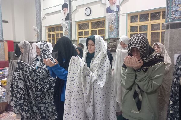 مراسم معنوی اعتکاف دانش‌آموزی دختران دبیرستان ارمغان
