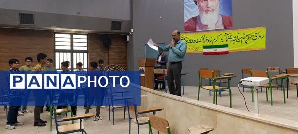 جلسه توجیهی قبل از آغاز سال تحصیلی در دبیرستان شاهد خوانساری