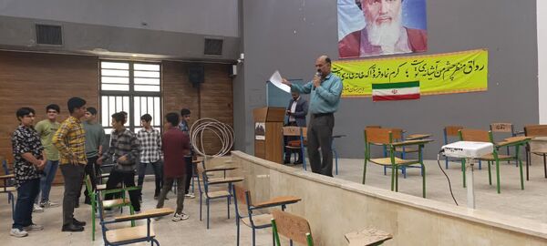 جلسه توجیهی قبل از آغاز سال تحصیلی در دبیرستان شاهد خوانساری