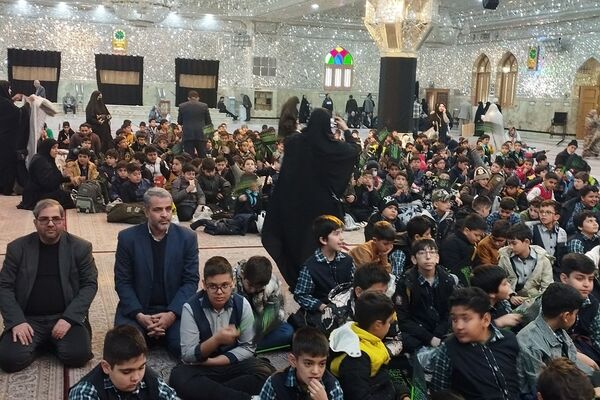 حضور دانش‌آموزان دبستان قلنبر ناحیه 2 شهرری در مراسم نوگلان فاطمی 