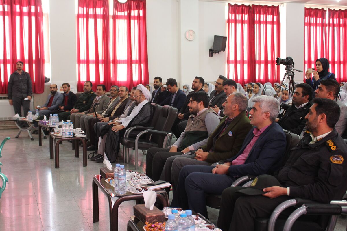 مراسم نمادین جشن نیکوکاری در دبستان اسدی ناحیه 6 اصفهان/ فیلم