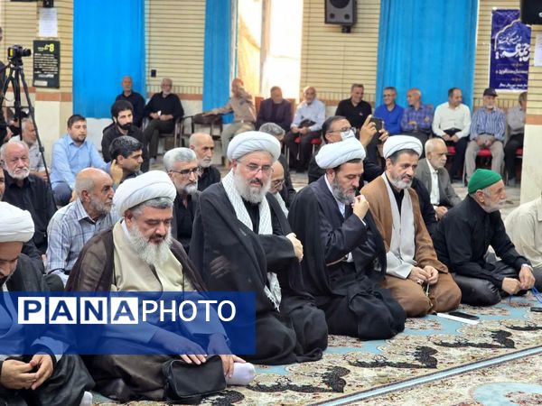 تقدیر از خانواده شهید اسلامی در سالروز اقامه اولین نماز جمعه پس از انقلاب