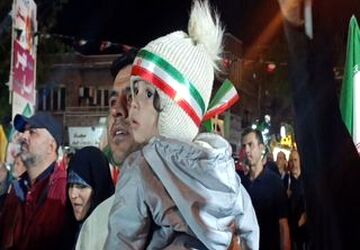 زیر چتر آسمان اردیبهشت، شعله‌های دانایی افروخته شد
