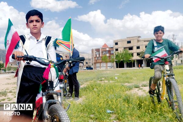 یادبودی در مسیر دوچرخه برای قهرمانان کوچک میناب