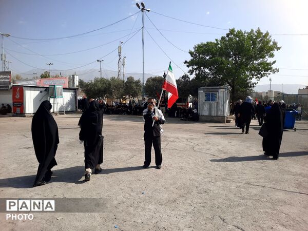 اولین روز وداع با شکوه با رهبر شهید و خانواده بزرگوارشان 