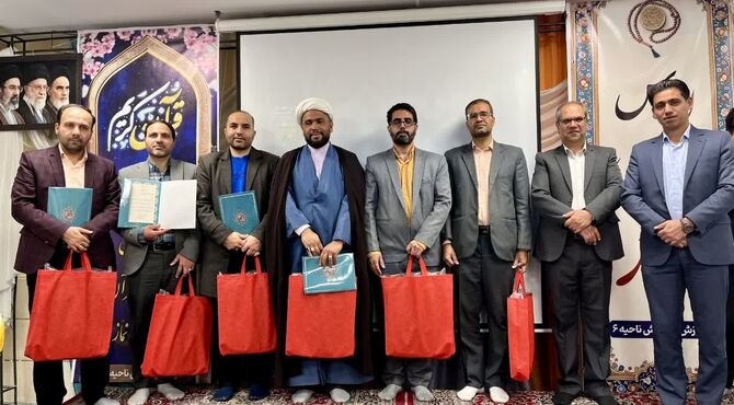 مراسم تجلیل از برگزیدگان اجلاسیه نماز و منتخبین مسابقات قرآن و عترت و نماز 