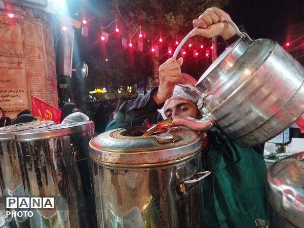 ۱۵۵ شبِ بی‌وقفه؛ وقتی چایخانه حضرت زهرا (س) میزبان دل‌های بی‌قرار شد