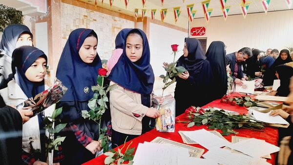 مراسم تجلیل از دانش‌آموزان ممتاز مدارس شاهد استان البرز