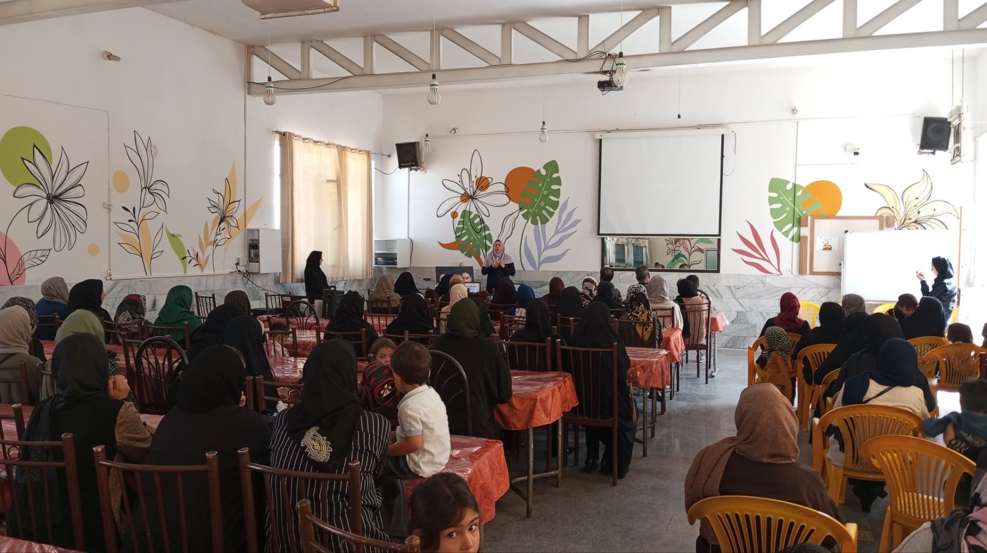 جلسه انجمن اولیا و مربیان در دبیرستان شهید مجید دهنوی 
