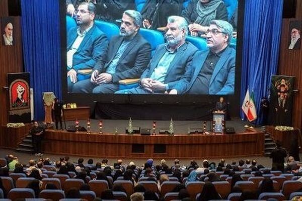 دهمین کنگره ملی شعر ایثار با تجلیل از برترین‌های ادبیات مقاومت به ایستگاه پایانی رسید