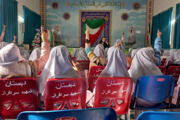 نوای زنگ انقلاب از مدرسه شهید سرافراز اسلامشهر برخاست