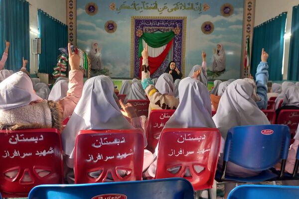 نوای زنگ انقلاب از مدرسه شهید سرافراز اسلامشهر برخاست