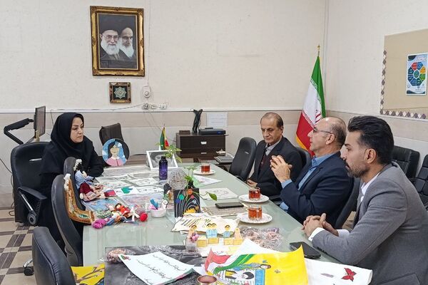  نمایشگاه فرهنگی و هنری دبیرستان عترت