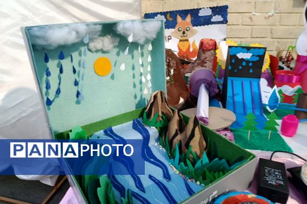 نمایشگاه دستاوردهای دانش آموزی در دبستان دخترانه وحیدکیهانی ناحیه یک شهرری