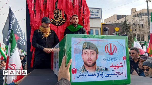 ما تا آخر ایستاده ایم