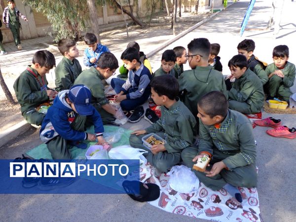 دورهمی «صبحانه سالم»  در دبستان شهدای غزه قم
