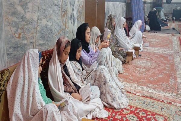 آخرین روز از اعتکاف دانش آموزی انس با خدا  در مسجد جامع شهر بار نیشابور