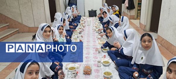 همدلی و معنویت در مراسم افطاری مدرسه حسین‌علی بابایی تهران