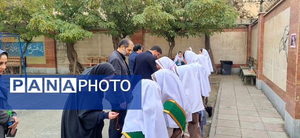 بازارچه دانش‌آموزی به‌مناسبت هفته بسیج دانش‌آموزی