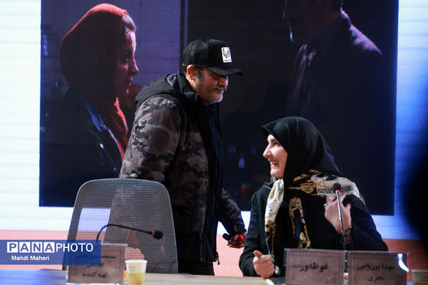 نشست نقد و بررسی فیلم «غوطه‌ور» در چهل و چهارمین جشنواره ملی فیلم فجر