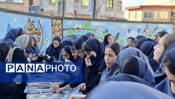 هفته کتاب و کتابخوانی در دبیرستان بهار آزادی قائمشهر