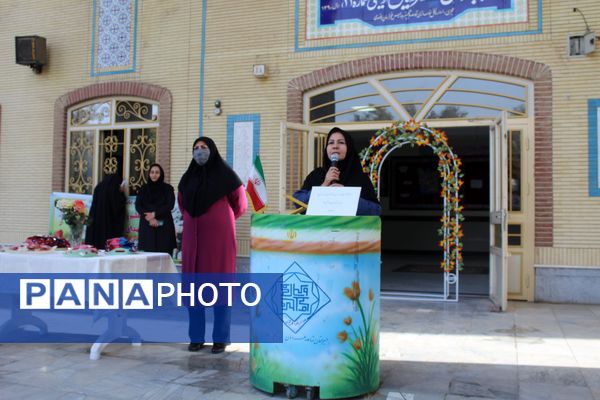 نواختن زنگ مهر و زنگ نماز و ایثار و شهادت در دبیرستان  دخترانه شاهد غرویان