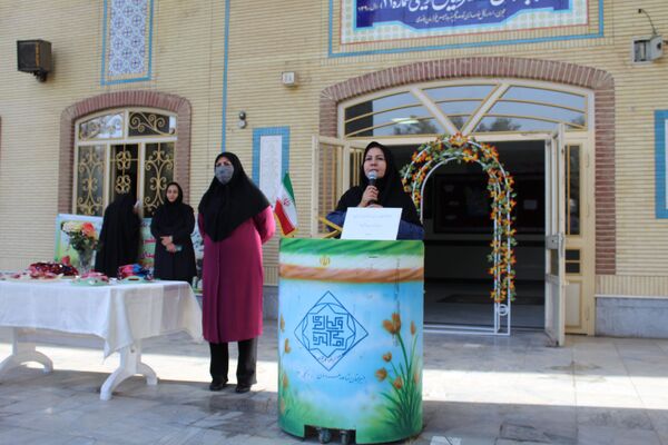 نواختن زنگ مهر و زنگ نماز و ایثار و شهادت در دبیرستان  دخترانه شاهد غرویان