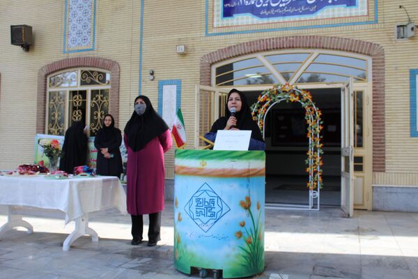 نواختن زنگ مهر و زنگ نماز و ایثار و شهادت در دبیرستان  دخترانه شاهد غرویان