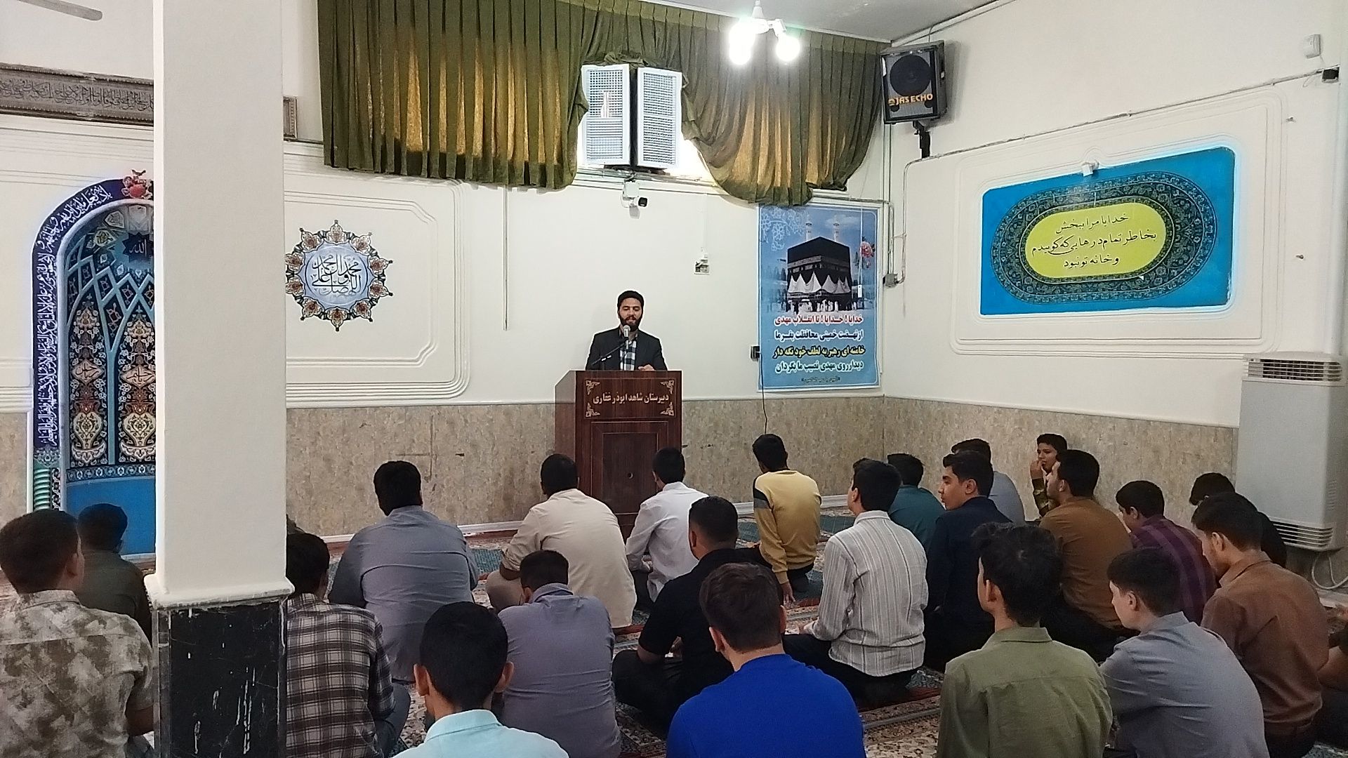 اولین نماز جماعت دبیرستان شاهد ابوذر غفاری در سال تحصیلی جدید 