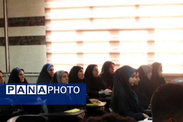 پیوند مهارت و معرفت در آموزش و پرورش فیروزکوه به همراه تلاوت زیارت عاشورا و کارگاه اسنپ‌بک 