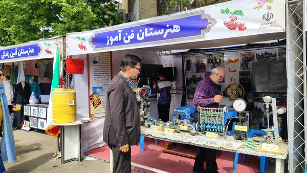 سومین نمایشگاه توانمندی‌های هنرجویان هنرستان منطقه ۲