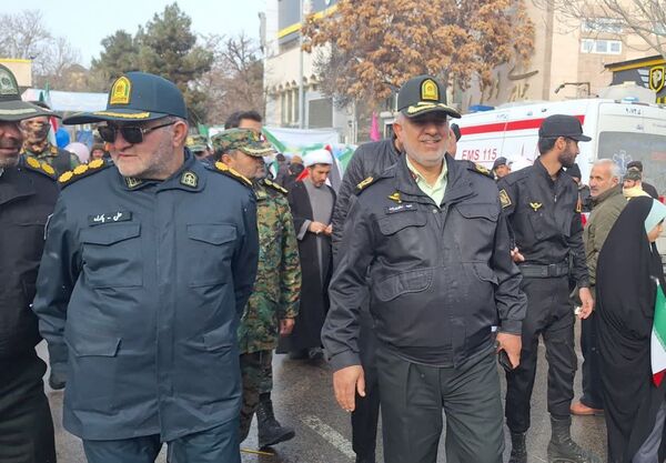 حضور خادمان امنیت در راهپیمایی ۲۲ بهمن