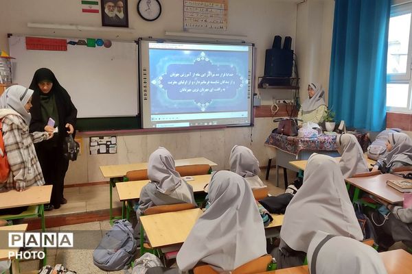 حضور دانش‌آموزان مدارس حاتم و محمد علی تحصیلی ناحیه دو شهرری در محفل نور