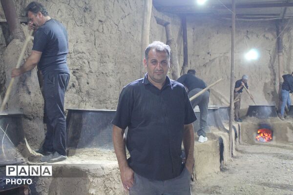 آماده‌سازی حلیم عاشورا در روستای اسحاق‌آبادی نیشابور
