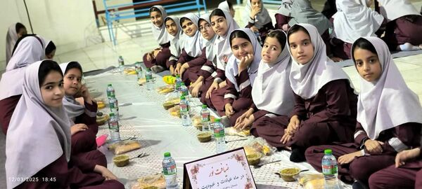 برپایی ضیافت افطاری در دبستان نورالهدی