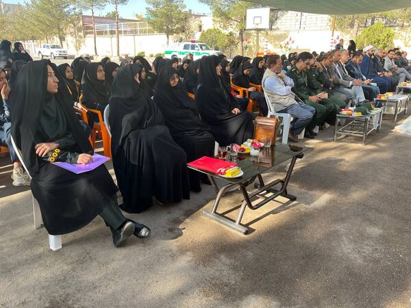 بزرگداشت هفته پدافند غیر عامل در دبیرستان شاهد هاجر
