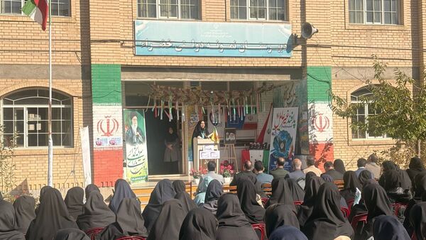 جشن ولادت حضرت زینب و روز پرستار در دبیرستان شهید زهره‌وند قرچک