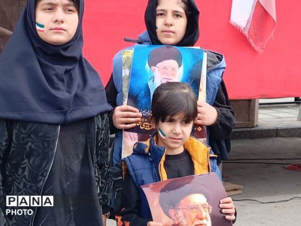 بیعت دانش آموزان دبستان نرجس با رهبر انقلاب