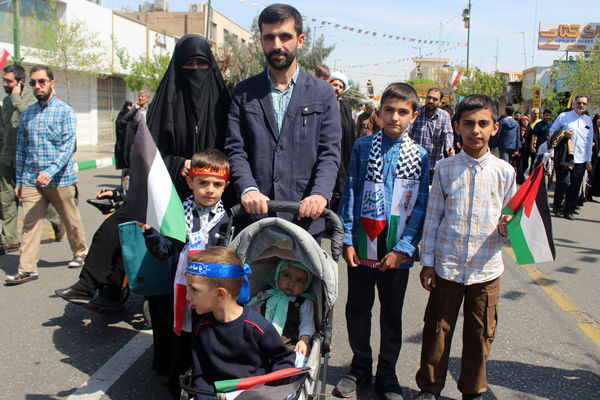 حضور عزتمندانه مردم قم در راهپیمایی آخرین جمعه ماه رمضان