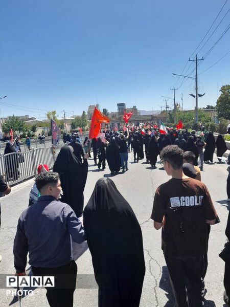 تشییع پیکر رهبر شهید انقلاب در مشهد مقدس با حضور پرشور مردم 